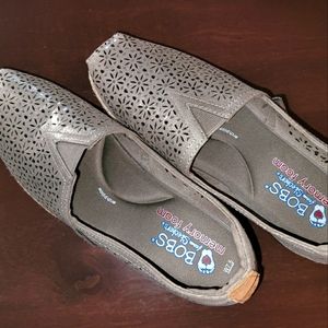 BOB'S BRAND WOMEN'S METALLIC SPARKLE TAUPE SLIP ON FLATS